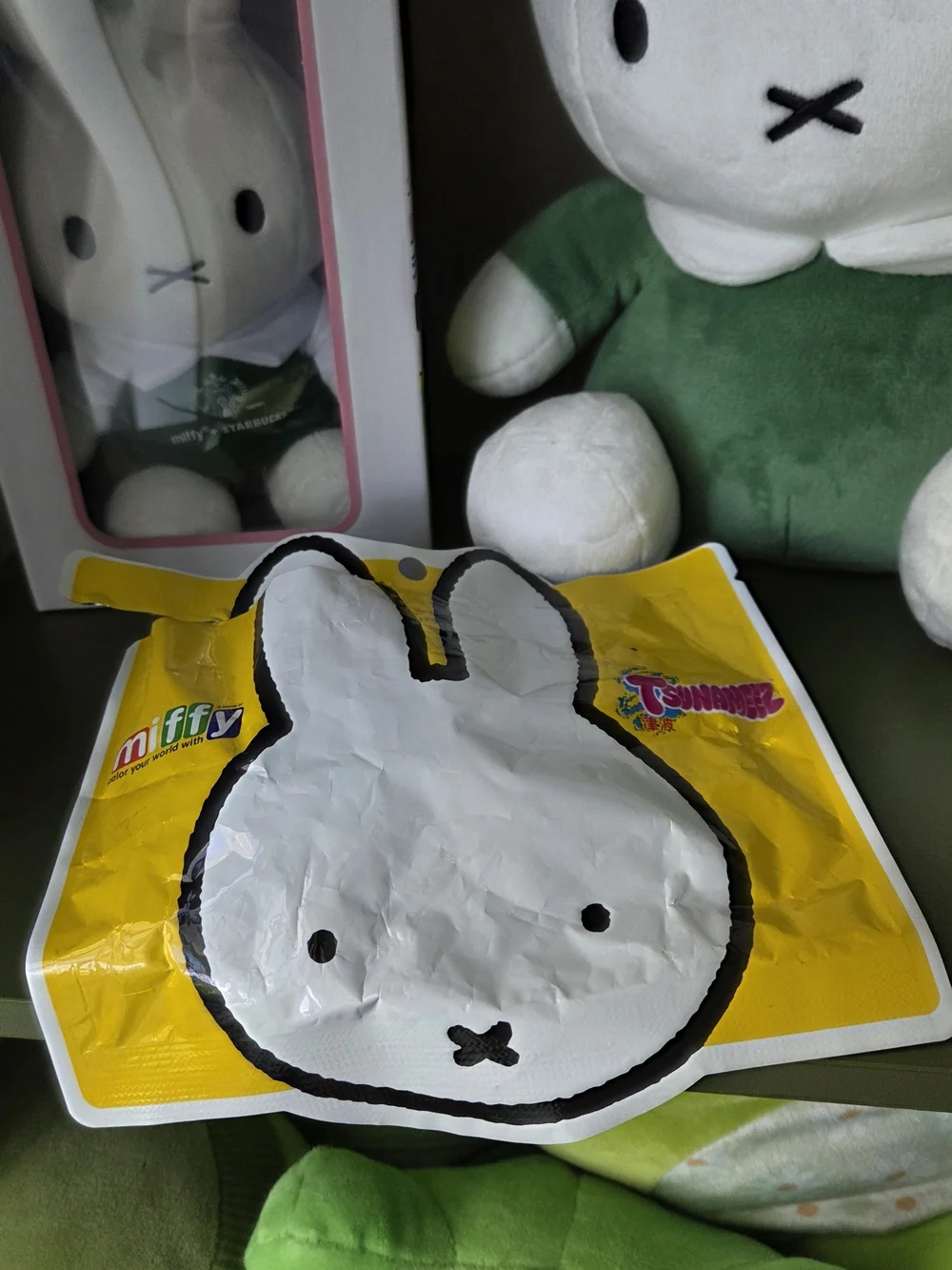 Miffy Star-Shaped Water Keychain - Yellow Outfit